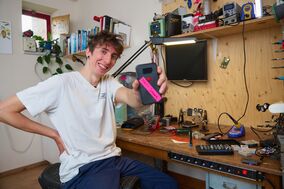 Der Plastic Scanner, ein Open-Source-Entwurf, mit dem jeder einen Scanner bauen kann, der Auskunft darüber gibt, aus welcher Art von Kunststoff ein Abfallstück besteht.