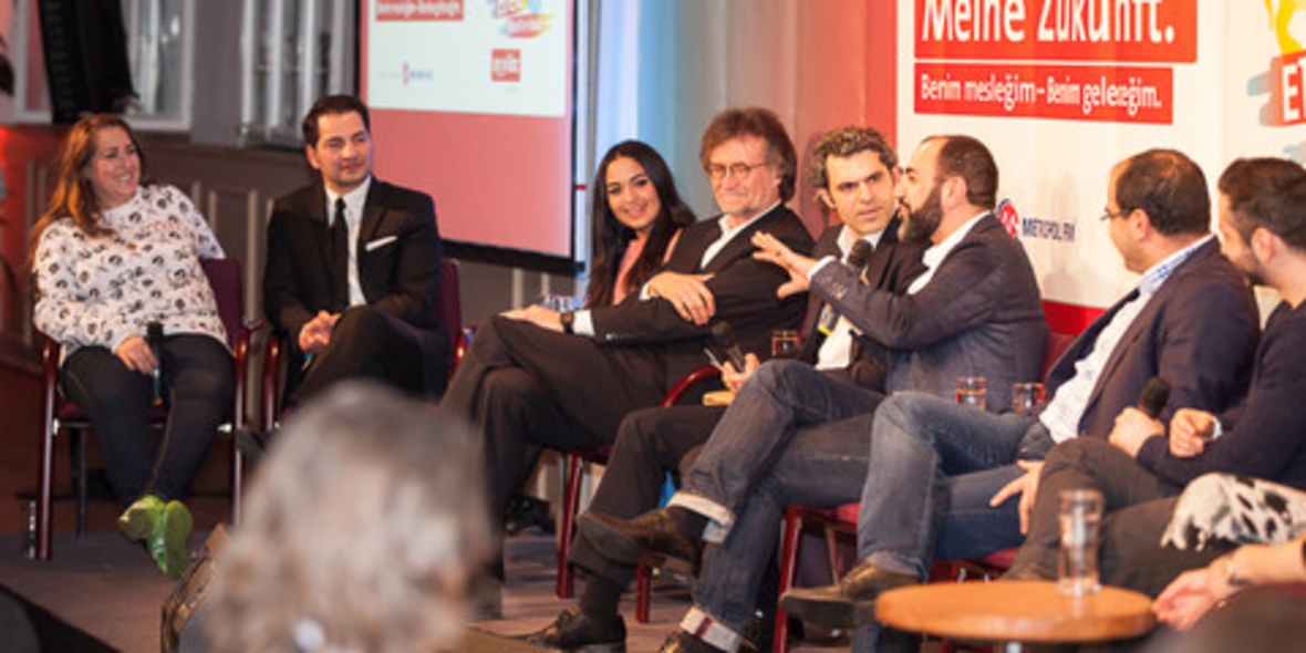 AY YILDIZ setzt Bildungskampagne für Schüler mit Migrationshintergrund fort 