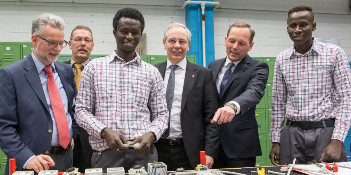 Evonik treibt Berufsqualifizierung von Flüchtlingen weiter voran