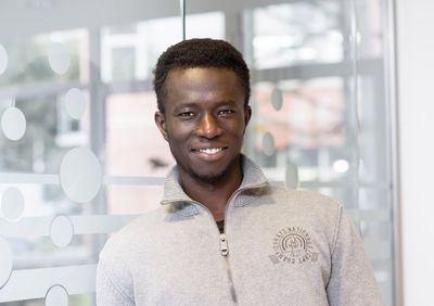 Muhammed ist aus seiner Heimat Gambia geflohen. Er lebt inzwischen in Bochum und erhofft sich von „Start in den Beruf“ eine berufliche Perspektive in Deutschland.