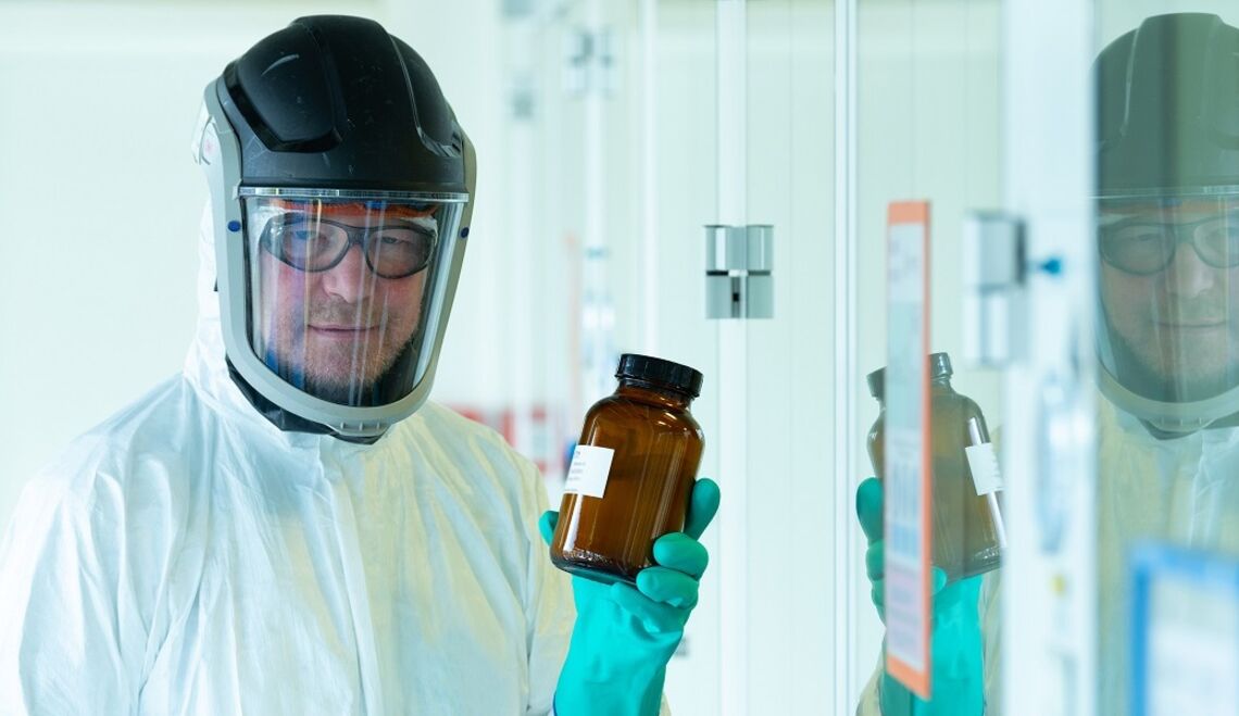 Produktion in Rekordzeit: Evonik liefert erste Lipide an BioNTech