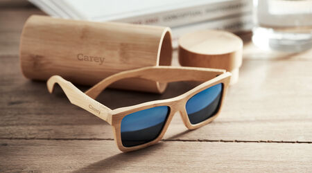 Sonnenbrillen aus Holz sind als Werbegeschenk eine nachhaltige Alternative zu Kunststoff.