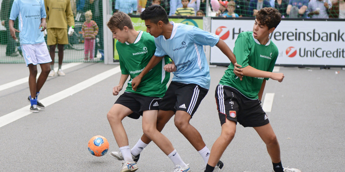 HVB spendet 80.000 Euro an buntkicktgut