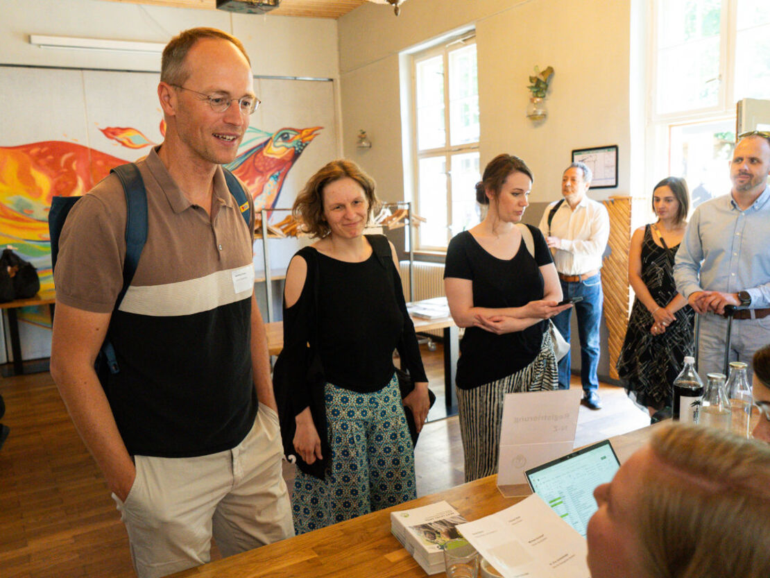 Los geht es mit der Anmeldung.