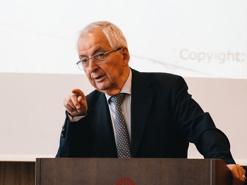 Prof. Dr. Klaus Töpfer:  „Wir werden uns eine lineare Wegwerfwirtschaft nicht mehr leisten können.“