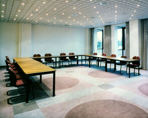 Das Design in den 80ern war extrem unterschiedlich. Beispielsweise spielten Pastelltöne, insbesondere Mauve, eine große Rolle.