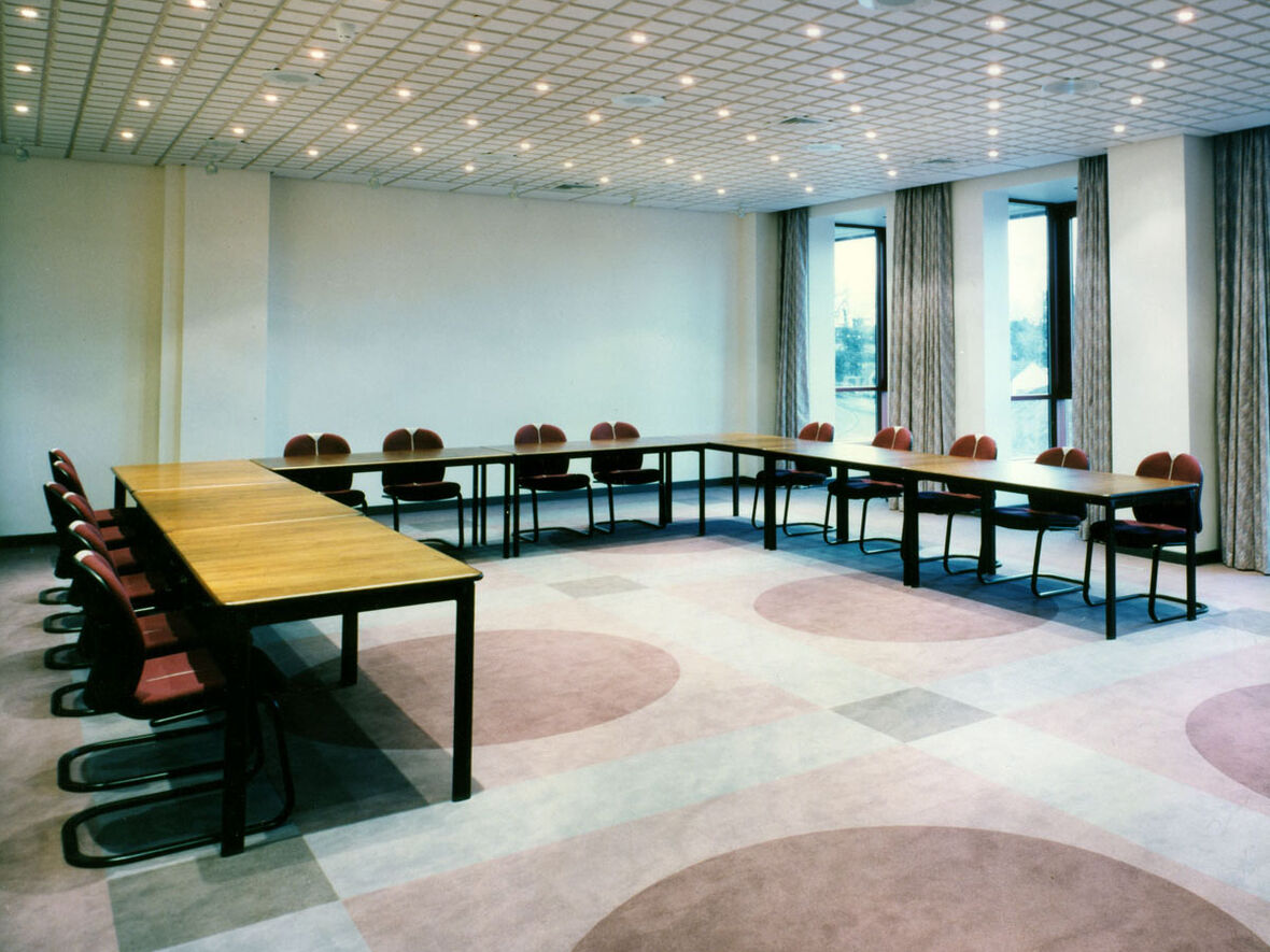 Das Design in den 80ern war extrem unterschiedlich. Beispielsweise spielten Pastelltöne, insbesondere Mauve, eine große Rolle.