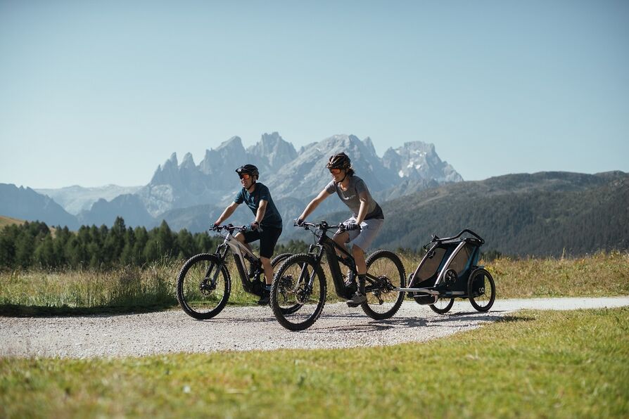 E-Bike und Fahrrad Leasing ist bei Arbeitnehmer*innen absolut im Trend, hält sie fit und kann Krankheitstage reduzieren.