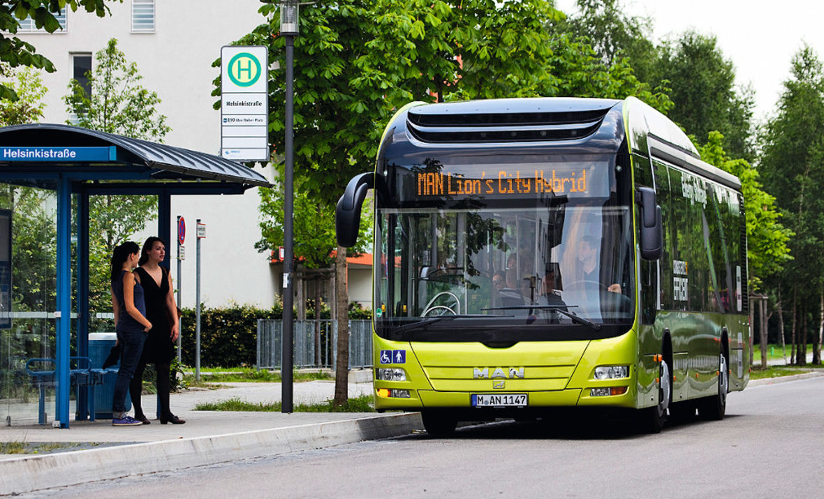 2010: Der MAN Hybrid-Stadtbus geht in Serie.