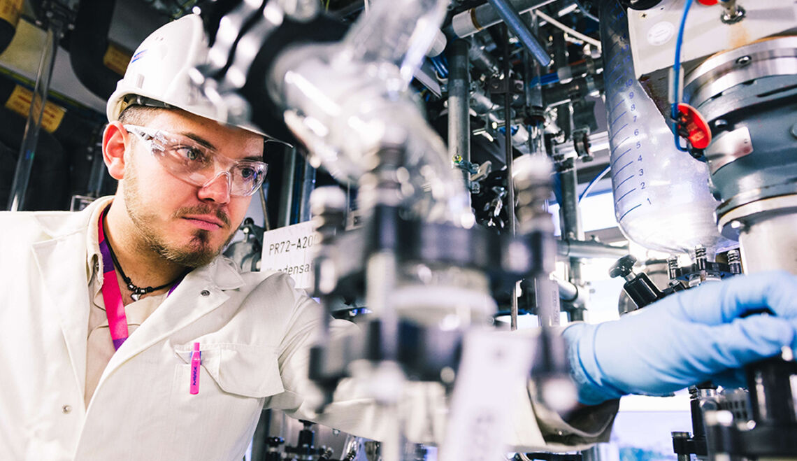 Merck und Evonik erweitern Partnerschaft mit BioNTech bei Covid-19 Impfstoff