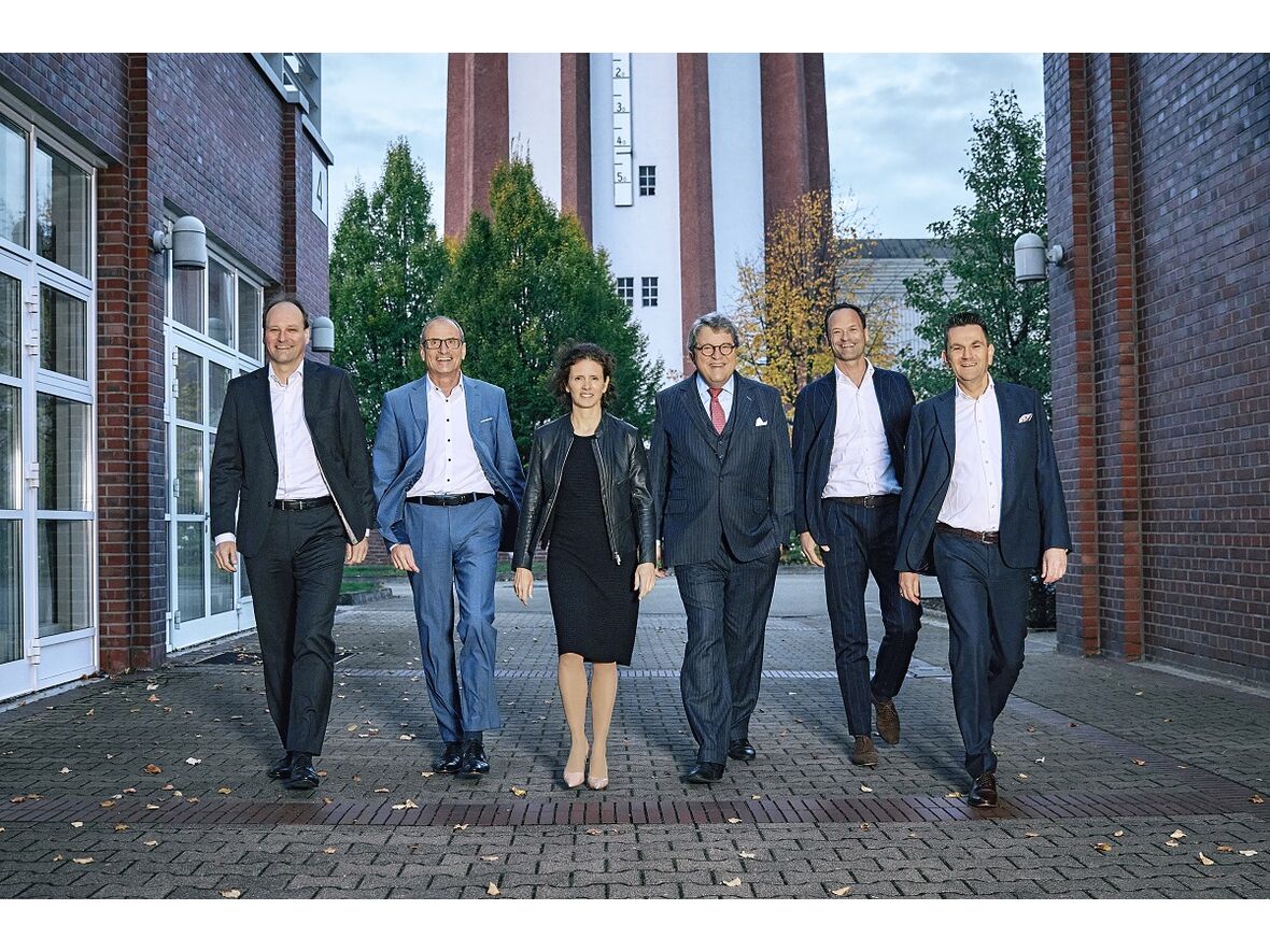 Die Geschäftsleitung der Miele Gruppe im Jubiläumsjahr (v. l.): (Dr. Markus Miele (Geschäftsführender Gesellschafter), Olaf Bartsch (Finance und Administration), Rebecca Steinhage (Human Resources und Corporate Affairs), Dr. Reinhard Zinkann (Geschäftsführender Gesellschafter), Dr. Axel Kniehl (Marketing und Sales), Dr. Stefan Breit (Technology) 