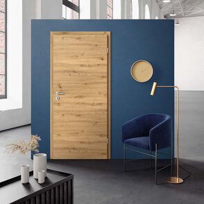 Die strukturierten CPL-Holzdesign-Türen sorgen für einen natürlichen Look im Wohnbereich.