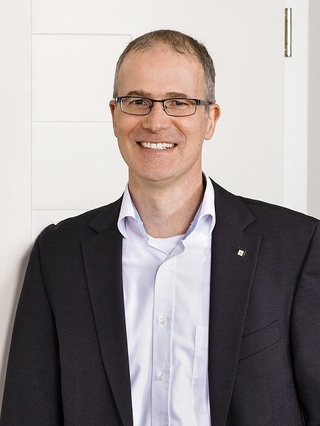 Jörg Follmann, Vertriebsleiter bei Mosel Türen, weiß um die Herausforderungen der Branche und wie man diese erfolgreich meistert.