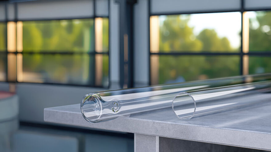 Neue Rohrglas Produktlinie für die Pharmaindustrie: FIOLAX Pro OCF wird ab Anfang 2027 in einer neuen elektrischen Wanne CO2-reduziert hergestellt werden. 