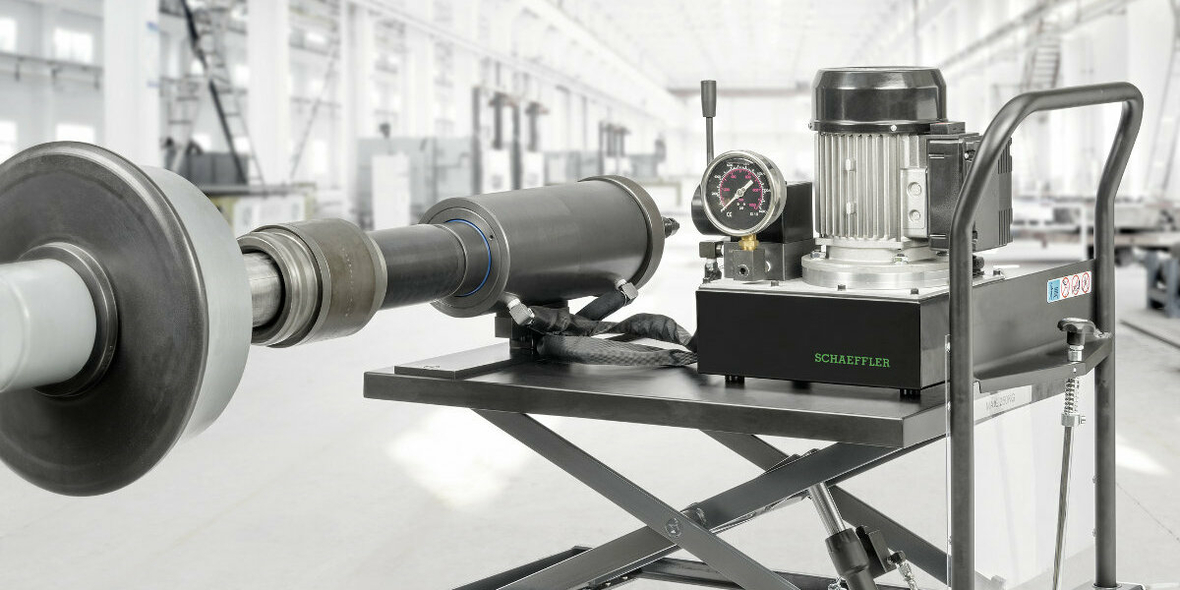 Schaeffler hat seine fahrbare Hydraulikvorrichtung zur Montage der Kegelrollenlagereinheiten TAROL ergonomisch optimiert.