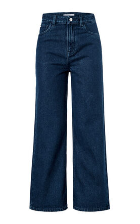 Die Jeans mit weitem Bein besteht aus reiner Bio-Baumwolle: 80 Prozent Baumwolle (Cotton made in Africa) und 20 Prozent Baumwolle (recycelt). 