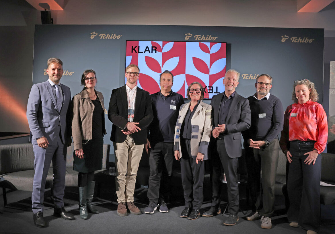 KLAR TEXT, Tchibo Event:  V.l.n.r.: Dr. Olaf Deutschbein, Melanie Rutten-Sülz, Pablo von Waldenfels, Andreas Ronken, Vern Long, Karel J. Golta, Markus Kamrad, Katja Weber (Moderation).