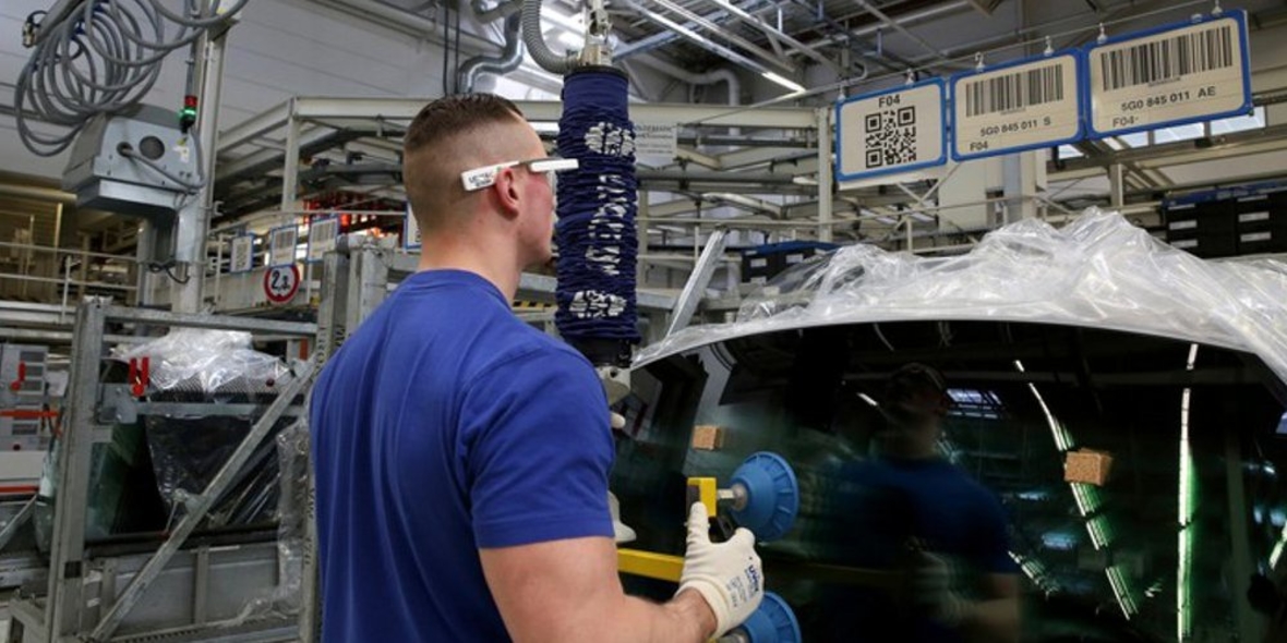 Volkswagen führt die Datenbrille in der Werklogistik ein