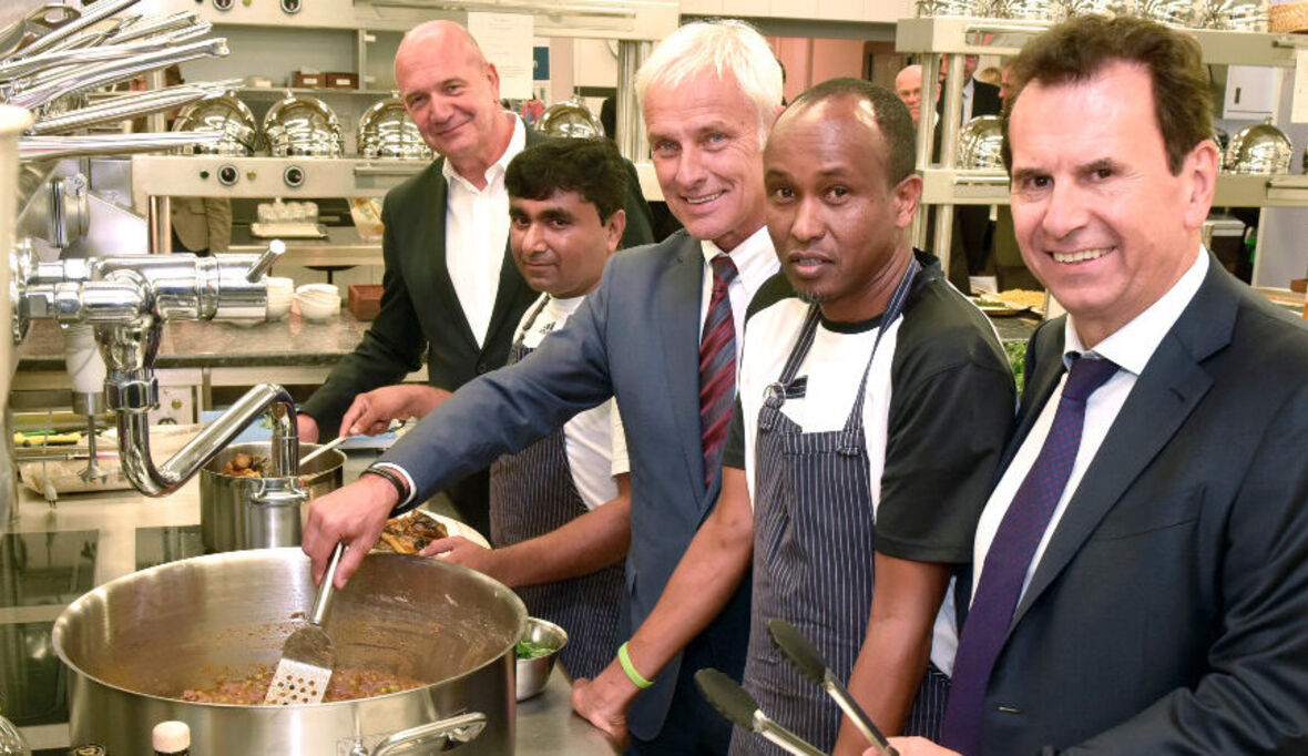 Volkswagen: Flüchtlinge durch Bildung integrieren