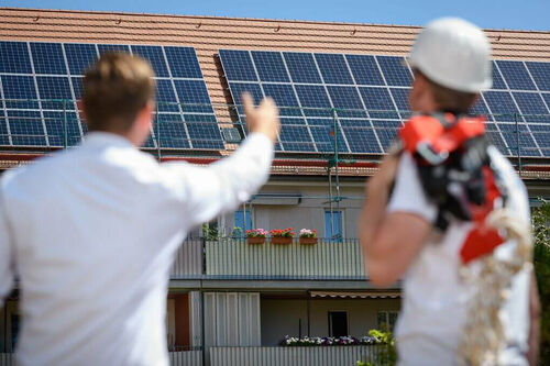 Vonovia will mit dem „1000-Dächer-Programm“ mehr Mieter mit Solarstrom vom eigenen Dach versorgen. 