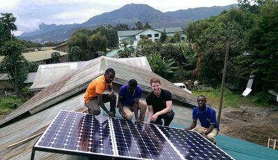 Volle Solar-Kraft voraus für die Mbeya Trade School