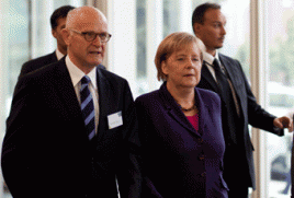 Ratsvorsitzender Hans-Peter Repnik mit Angela Merkel bei der RNE-Jahreskonferenz im September 2010. Foto: RNE
