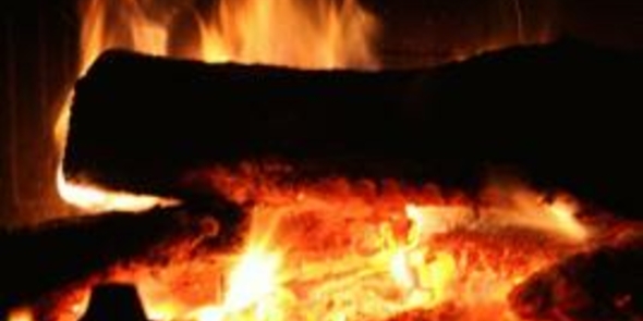 Holzfeuer sorgen für Smog in Südasien