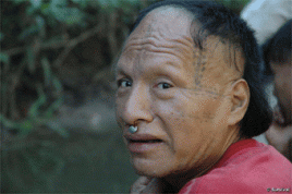 Tomas wurde vor mehr als 10 Jahren kontaktiert. Er lebt in der Nähe der geplanten "Todesstraße". Foto: Survival International