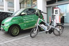 Elektroautos und E-Fahrräder ergänzen das Fahrzeugspektrum der Deutschen Telekom. Vor allem im großstädtischen Bereich sind solche Fortbewegungsmittel zukunftsweisend. Foto: Deutsche Telekom
