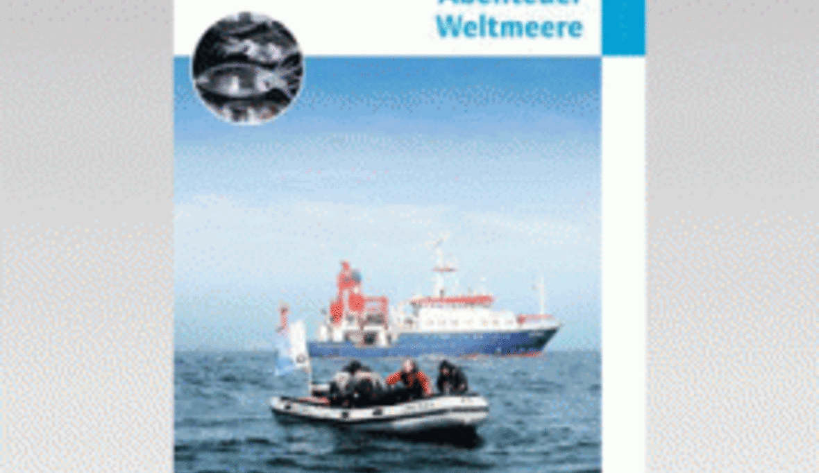 Meeresforscher und Lehrer schreiben Schulbuch