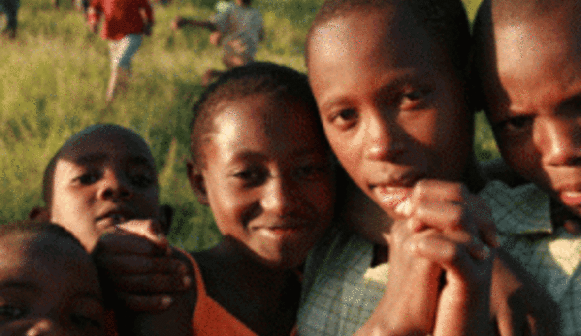 VW-Mitarbeiter in Südafrika helfen Heimatlosen-Zentrum in Soweto