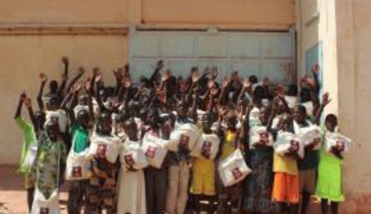 Cotton made in Africa und Tchibo feiern mit 760 beninischen Kindern Schuleröffnung