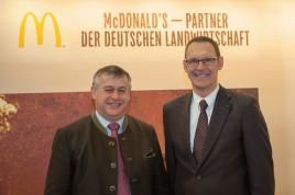 Walter Heidl, Präsident des Bayerischen Bauernverbands und Rudolf Ringhofer, Senior Director Supply Chain &amp; Quality Assurance McDonald's Deutschland, Foto: McDonald´s