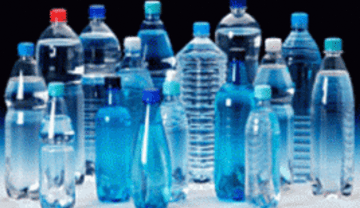 Solarflaschen bringen Tageslicht in Slumhütten