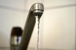 Über Wasserschnelltest.de können Verbraucher die Wasserqualität in Haus und Garten überprüfen. Foto: Marion Lenzen