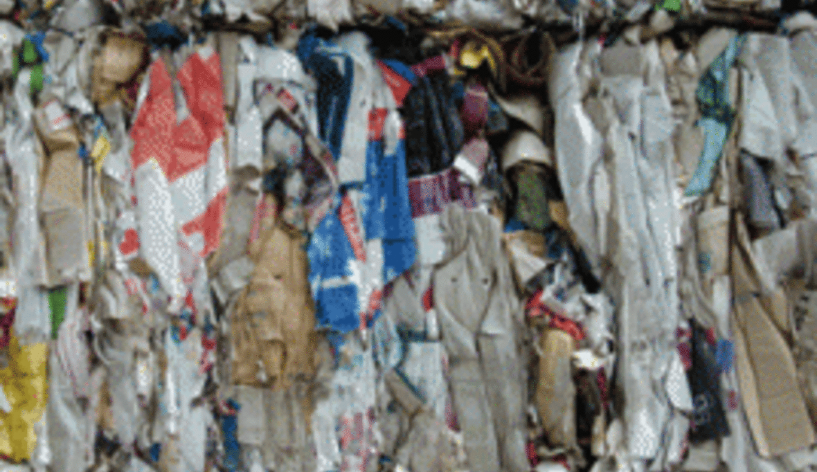 Volkswagen Group Rus sammelt Altpapier zum Tag der Erde