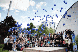 Ideen zum Fliegen bringen: Teilnehmer versenden Think Big Anmeldekarten per Luftpost, um weitere Jugendliche für Think Big zu gewinnen. Foto: Telefónica