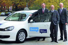 Quicar hier beim Start in Hannover (v.l.n.r.): Stephan Weil, Oberbürgermeister Hannover, Christian Klingler, Konzernvorstand Vertrieb und Marketing bei VW und Frank Wilter, Vorstandschef VW-Financial. Foto: al_volante/flickr.com
