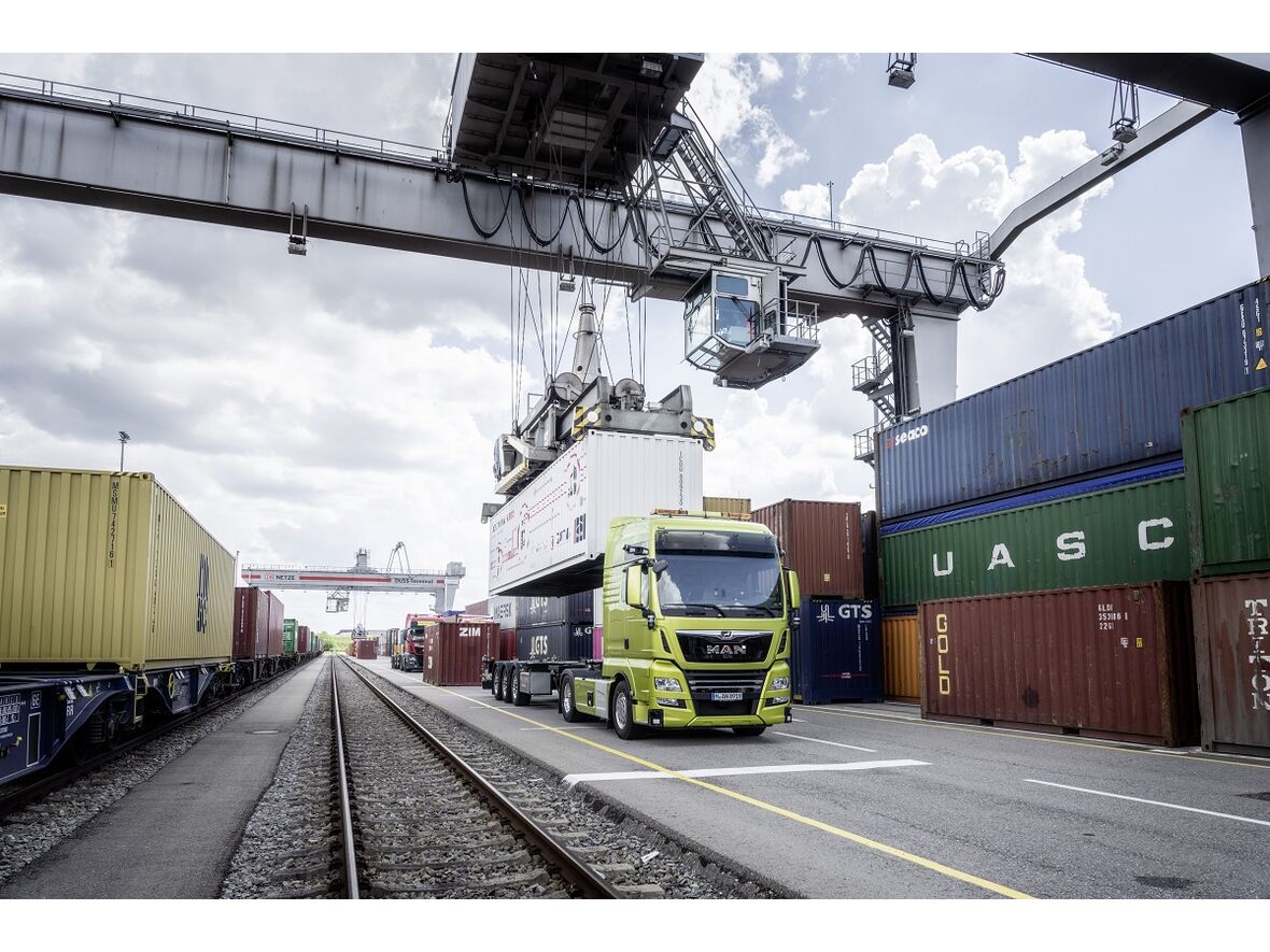 Projekt ANITA in Ulm: Digitalisierung und Automatisierung ermöglichen es, den Container-Umschlag von Straße zur Schiene schneller, effizienter sowie planbarer abzuwickeln.