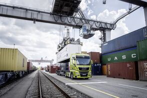 Projekt ANITA in Ulm: Digitalisierung und Automatisierung ermöglichen es, den Container-Umschlag von Straße zur Schiene schneller, effizienter sowie planbarer abzuwickeln.